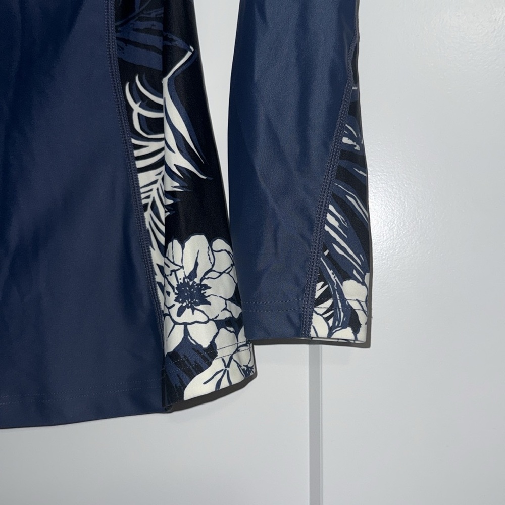 Rip Curl Zip up Rash Guard - Picture 3 of 6